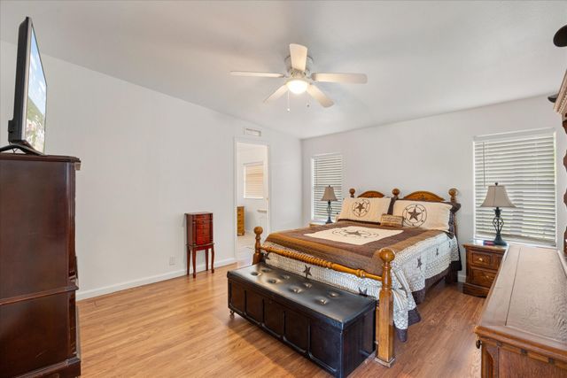 5821 Parkside Court, Granbury, TX 76048