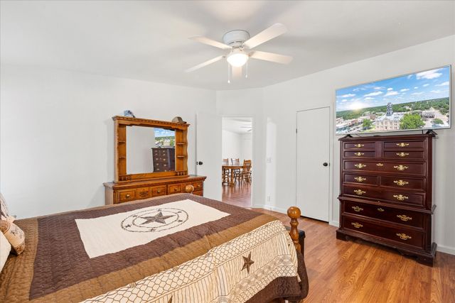 5821 Parkside Court, Granbury, TX 76048