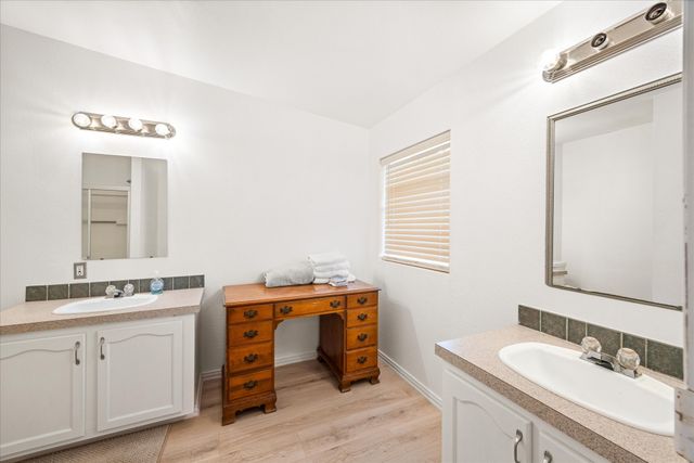 5821 Parkside Court, Granbury, TX 76048
