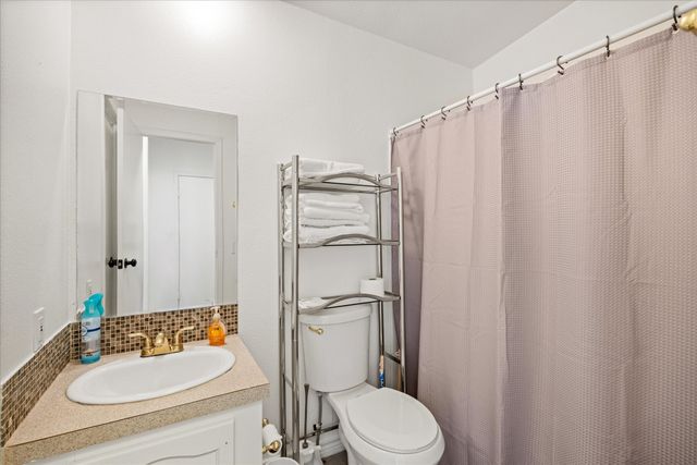 5821 Parkside Court, Granbury, TX 76048