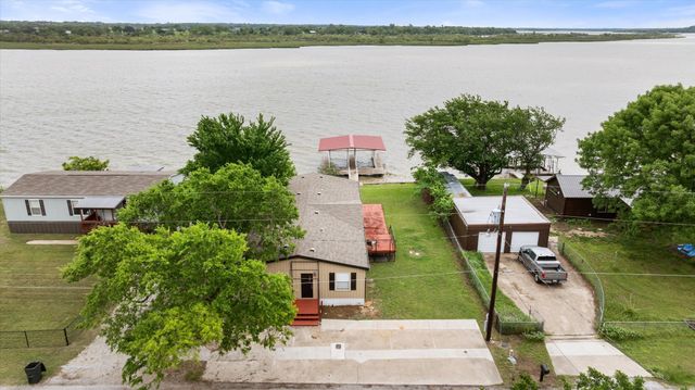 5821 Parkside Court, Granbury, TX 76048