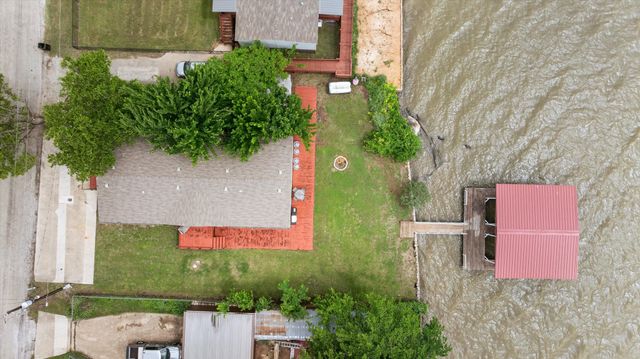 5821 Parkside Court, Granbury, TX 76048