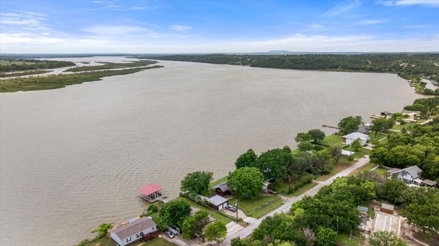 5821 Parkside Court, Granbury, TX 76048