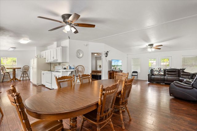 5821 Parkside Court, Granbury, TX 76048
