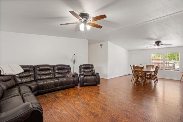 5821 Parkside Court, Granbury, TX 76048