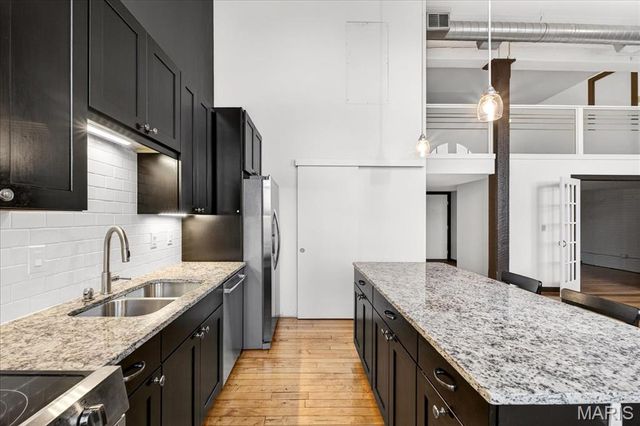 4242 Laclede Avenue 203, St Louis, MO 63108