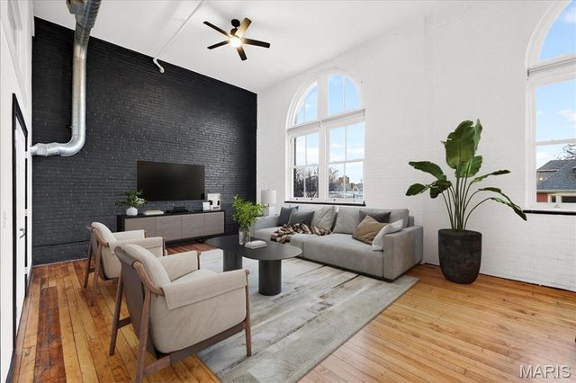 4242 Laclede Avenue 203, St Louis, MO 63108