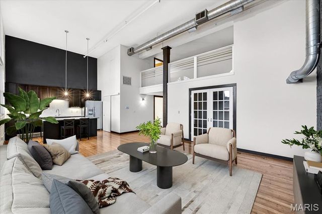 4242 Laclede Avenue 203, St Louis, MO 63108