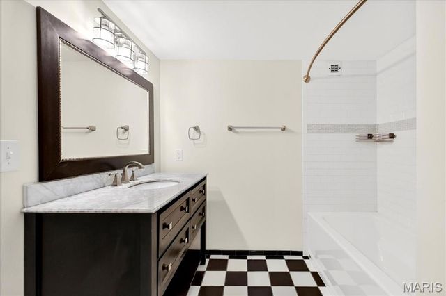 4242 Laclede Avenue 203, St Louis, MO 63108