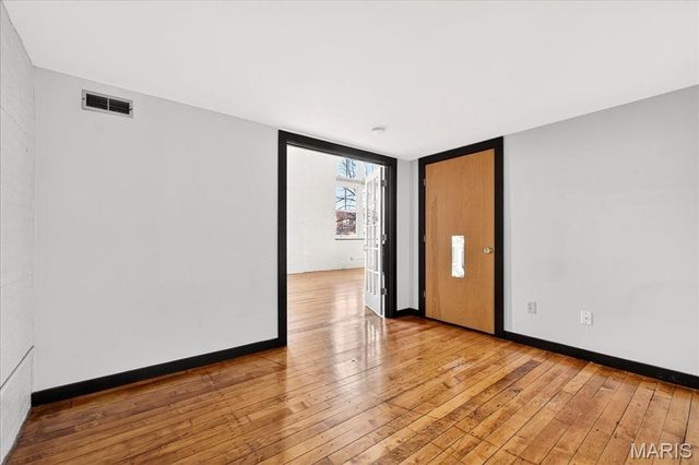 4242 Laclede Avenue 203, St Louis, MO 63108