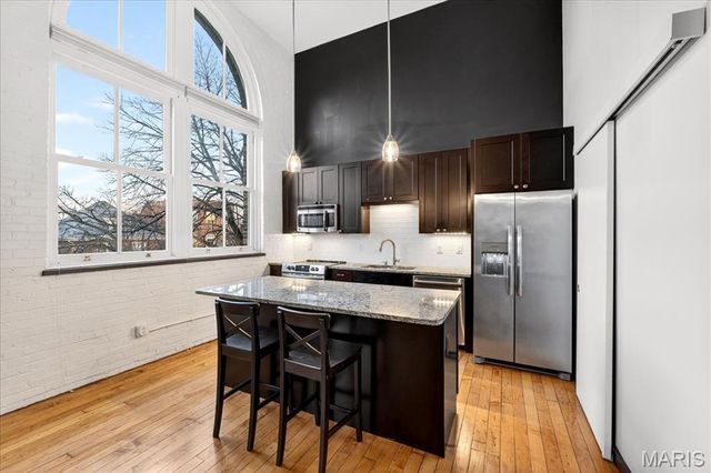 4242 Laclede Avenue 203, St Louis, MO 63108