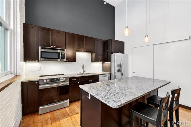 4242 Laclede Avenue 203, St Louis, MO 63108