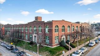 4242 Laclede Avenue 203, St Louis, MO 63108