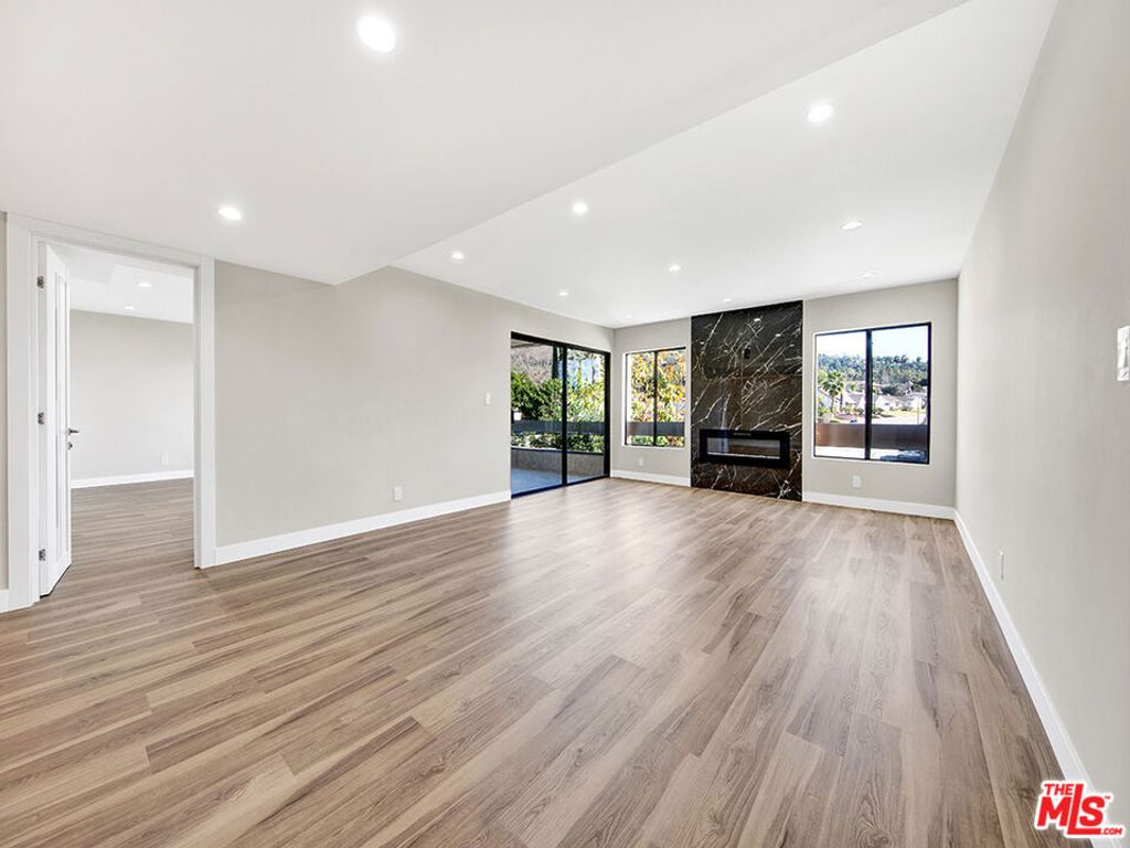 Image 1 of property listing at 1325 Valley View Road 201, Glendale, CA 91202