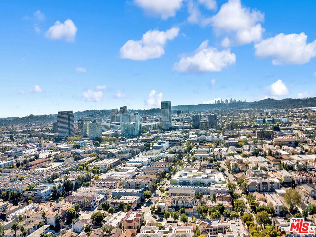 Image 3 of property listing at 1325 Valley View Road 201, Glendale, CA 91202