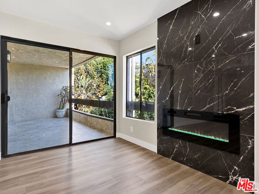 Image 31 of property listing at 1325 Valley View Road 201, Glendale, CA 91202