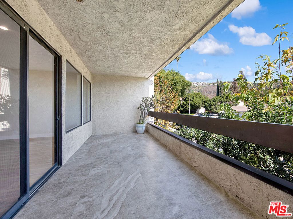 Image 32 of property listing at 1325 Valley View Road 201, Glendale, CA 91202
