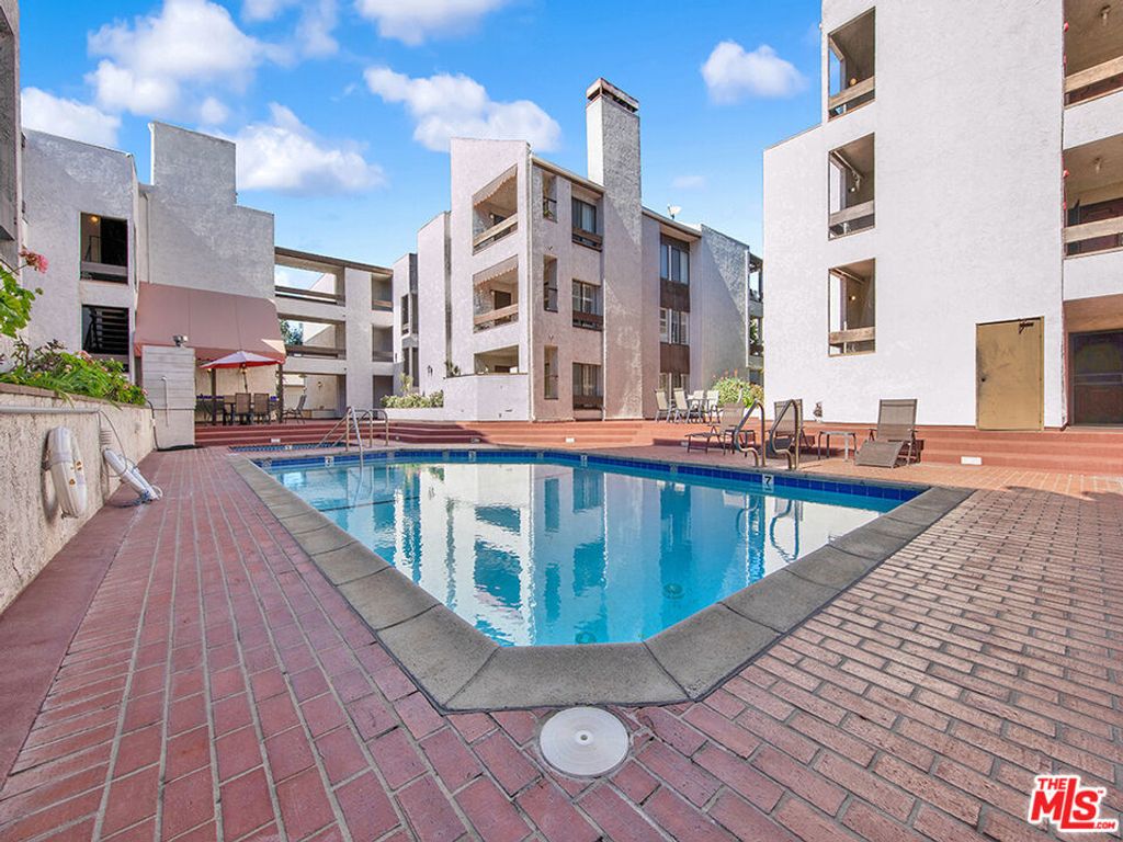 Image 34 of property listing at 1325 Valley View Road 201, Glendale, CA 91202
