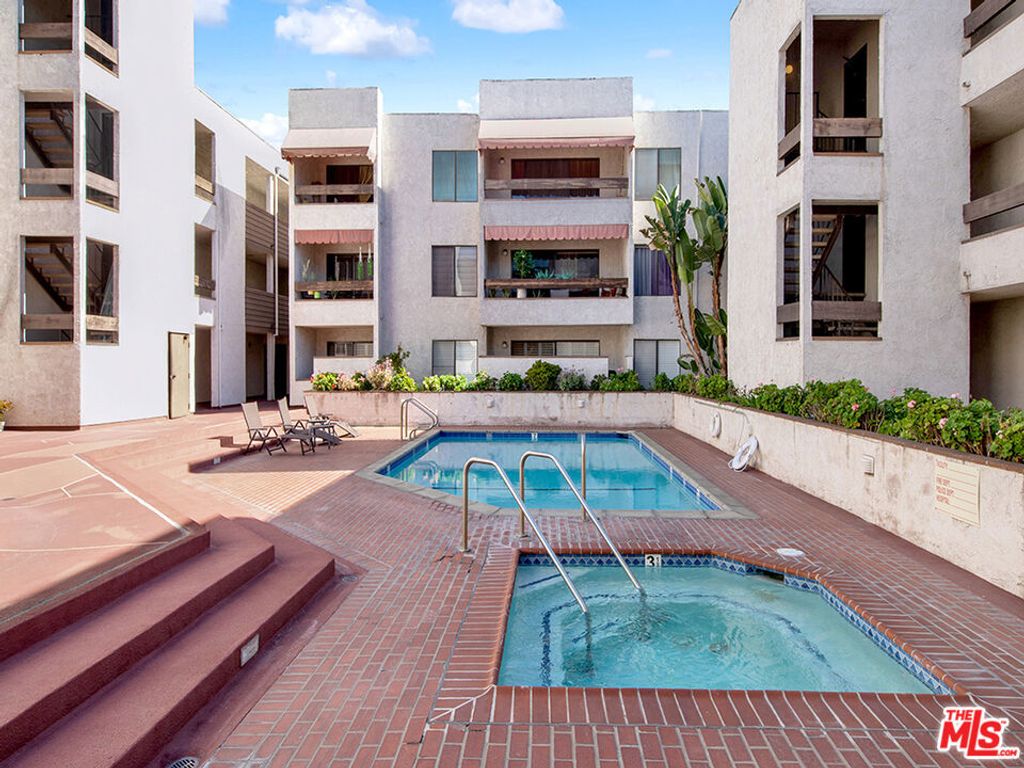 Image 35 of property listing at 1325 Valley View Road 201, Glendale, CA 91202