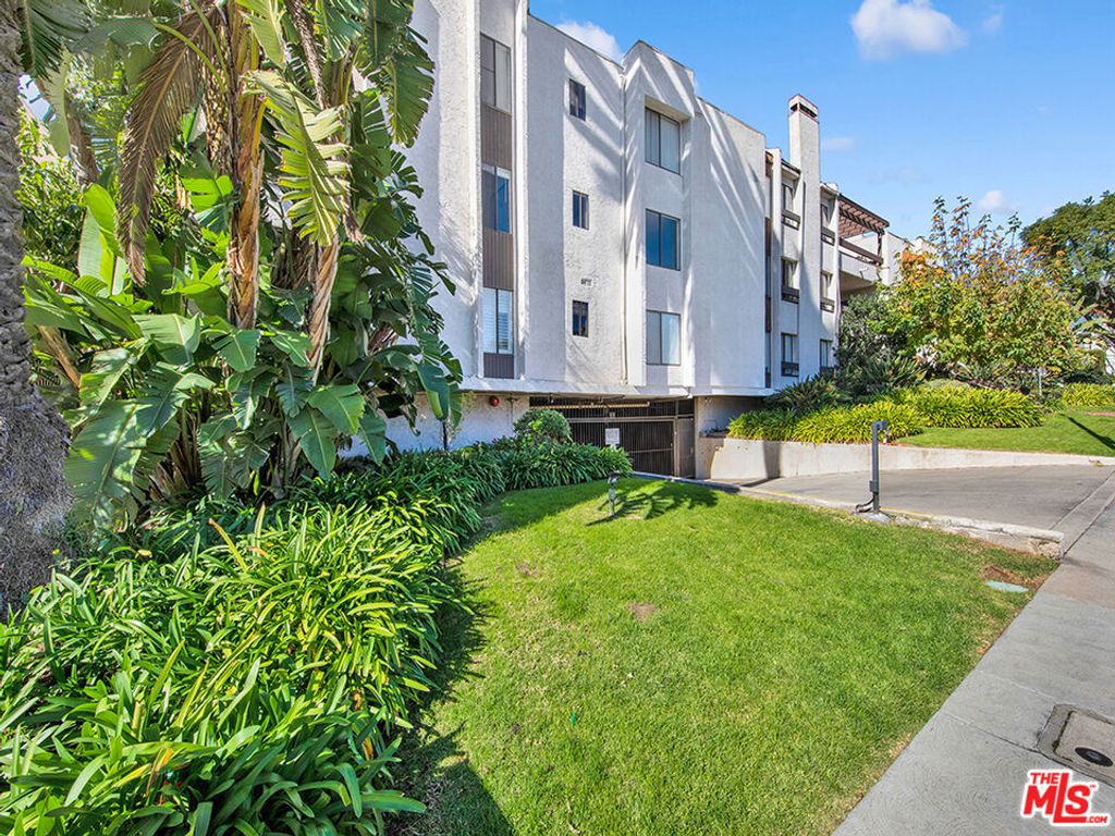 Image 7 of property listing at 1325 Valley View Road 201, Glendale, CA 91202