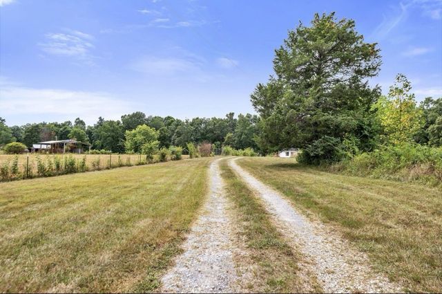10498 Missionary Ridge Rd, Bon Aqua, TN 37025