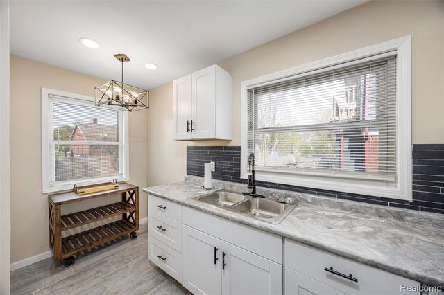 10320 Crocuslawn Street, Detroit, MI 48204