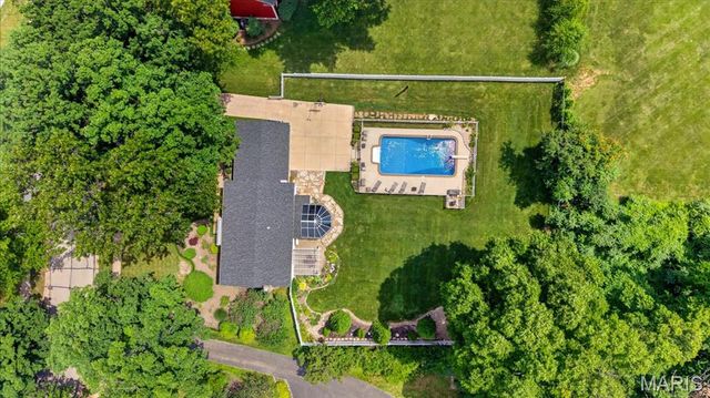 1609 Featherstone Drive, Town And Country, MO 63131