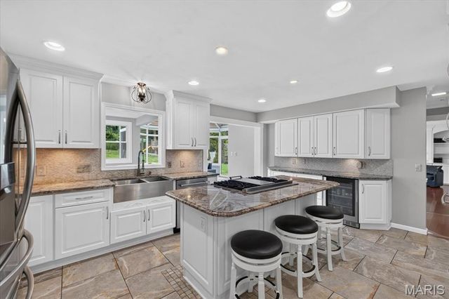 1609 Featherstone Drive, Town And Country, MO 63131