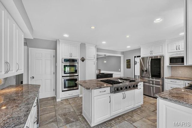 1609 Featherstone Drive, Town And Country, MO 63131