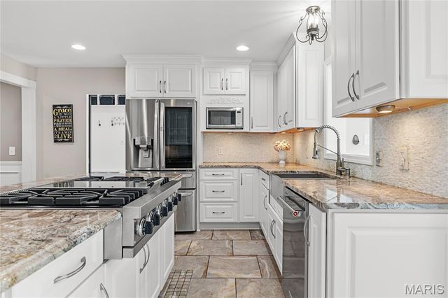 1609 Featherstone Drive, Town And Country, MO 63131