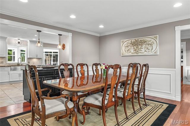 1609 Featherstone Drive, Town And Country, MO 63131