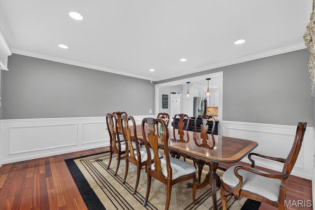 1609 Featherstone Drive, Town And Country, MO 63131