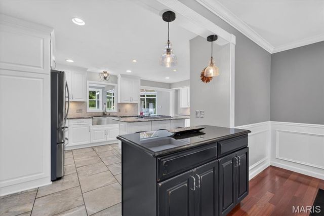 1609 Featherstone Drive, Town And Country, MO 63131