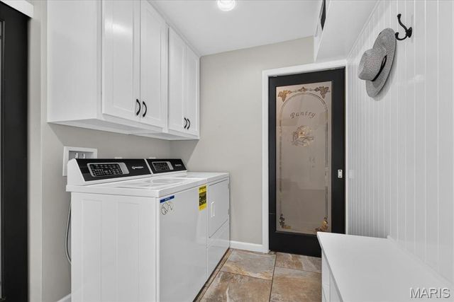 1609 Featherstone Drive, Town And Country, MO 63131