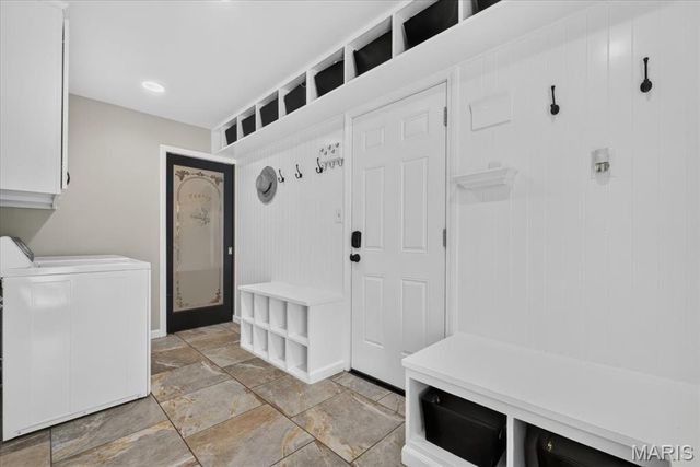1609 Featherstone Drive, Town And Country, MO 63131