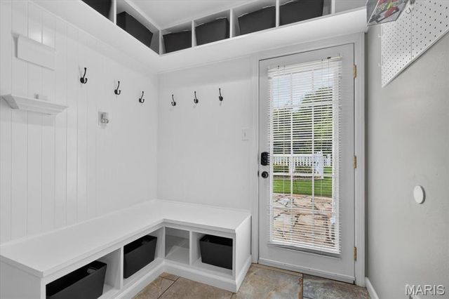 1609 Featherstone Drive, Town And Country, MO 63131
