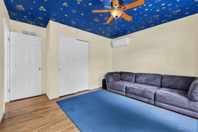 1609 Featherstone Drive, Town And Country, MO 63131