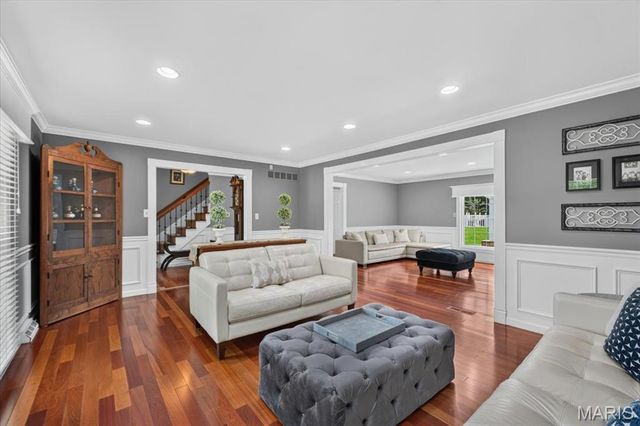 1609 Featherstone Drive, Town And Country, MO 63131