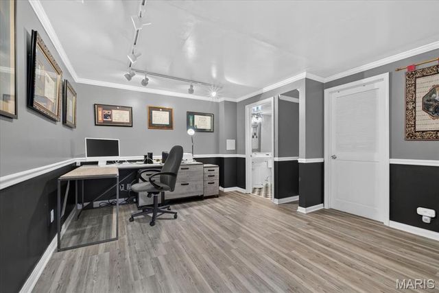 1609 Featherstone Drive, Town And Country, MO 63131