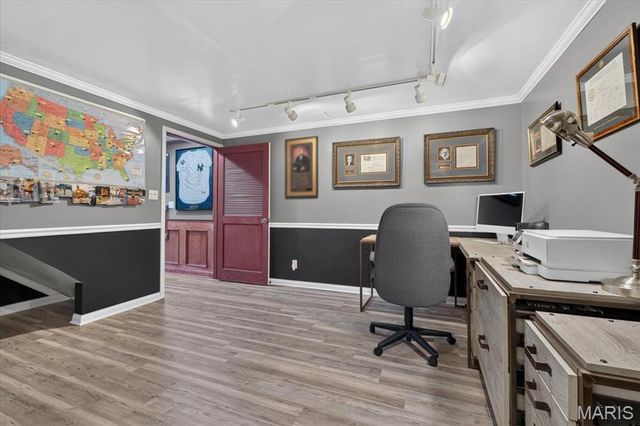 1609 Featherstone Drive, Town And Country, MO 63131