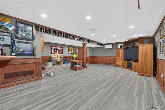 1609 Featherstone Drive, Town And Country, MO 63131