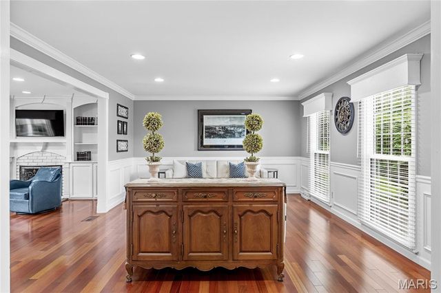 1609 Featherstone Drive, Town And Country, MO 63131