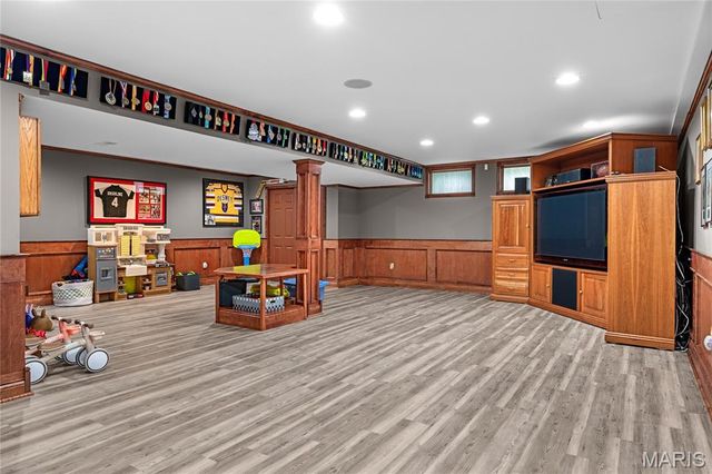 1609 Featherstone Drive, Town And Country, MO 63131