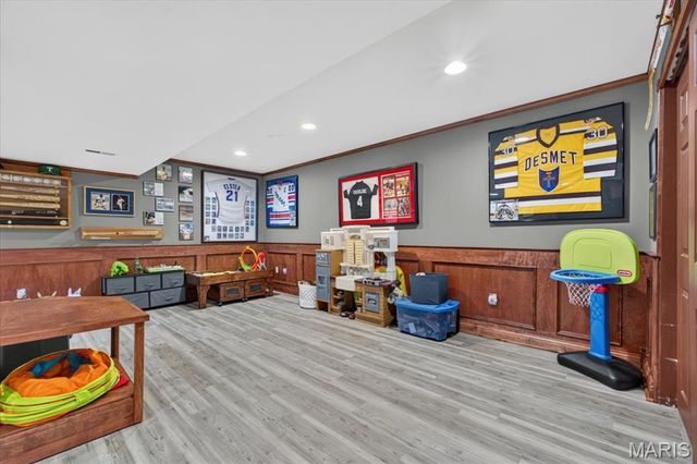 1609 Featherstone Drive, Town And Country, MO 63131