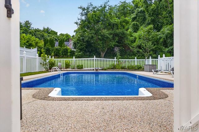 1609 Featherstone Drive, Town And Country, MO 63131