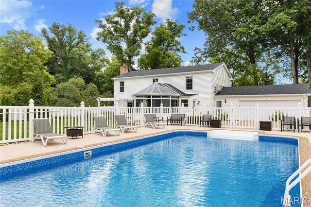 1609 Featherstone Drive, Town And Country, MO 63131