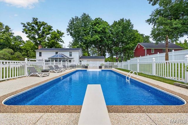1609 Featherstone Drive, Town And Country, MO 63131