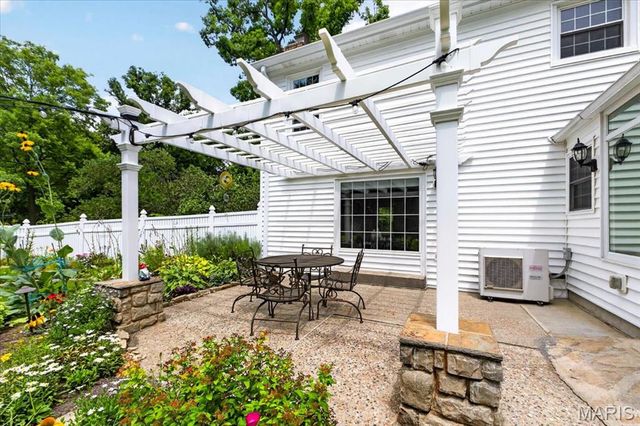 1609 Featherstone Drive, Town And Country, MO 63131