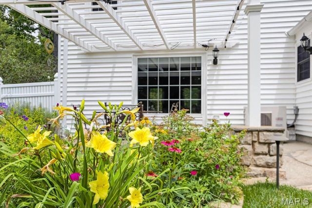 1609 Featherstone Drive, Town And Country, MO 63131