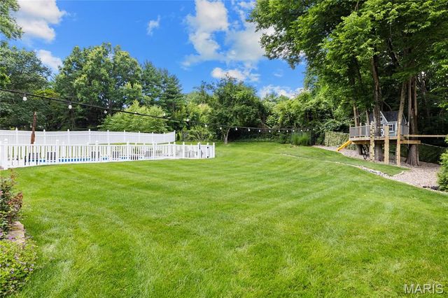 1609 Featherstone Drive, Town And Country, MO 63131
